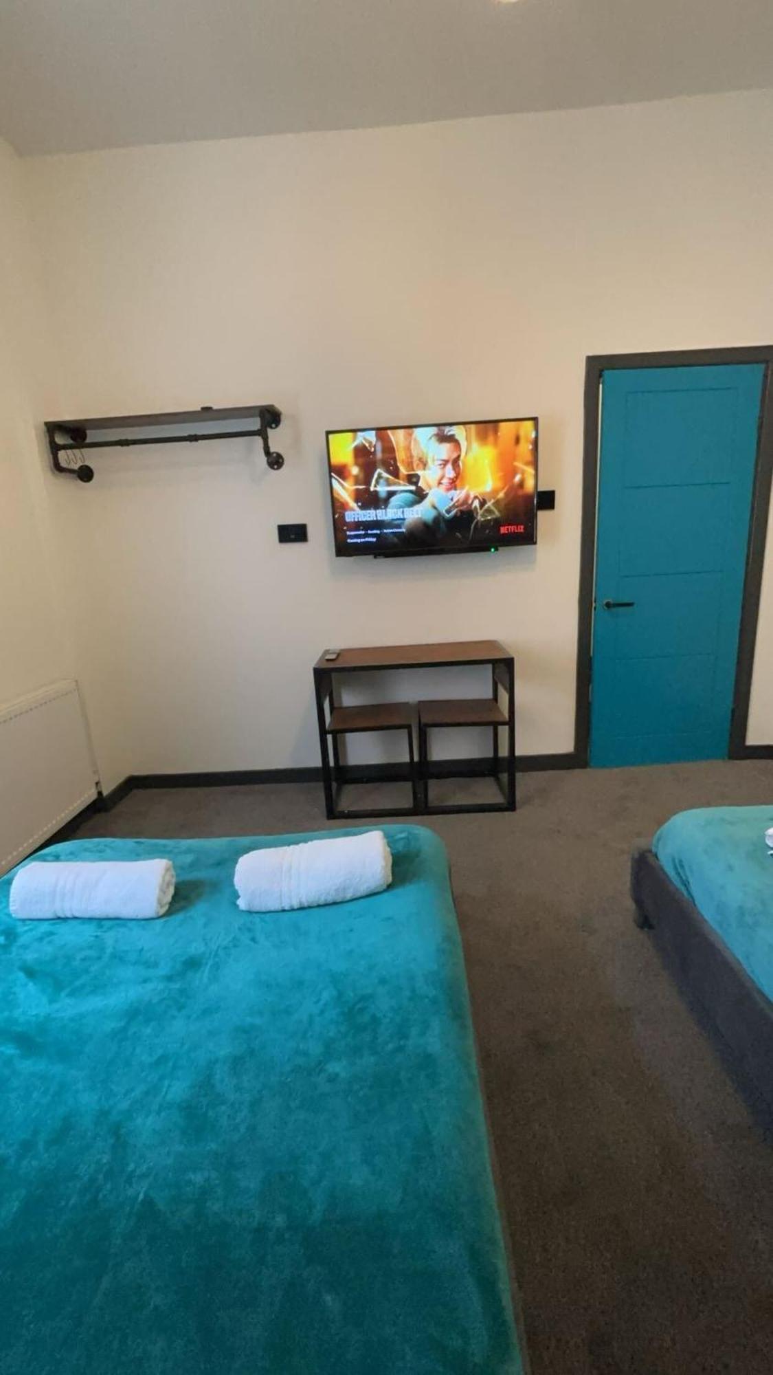 Tudors Esuites Spacious 4 Bedroom House Holiday home *