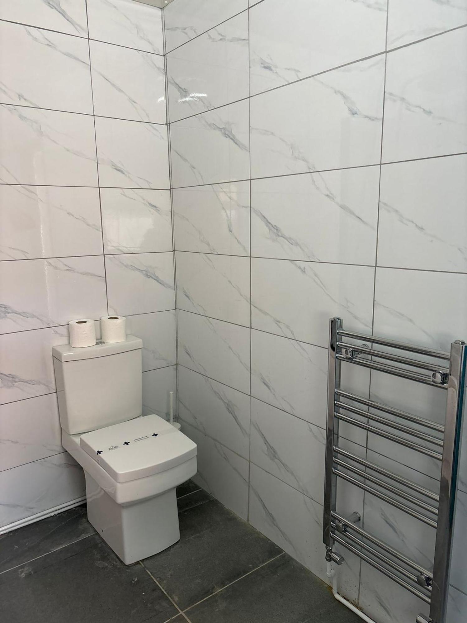 Tudors Esuites Spacious 4 Bedroom House * Birmingham